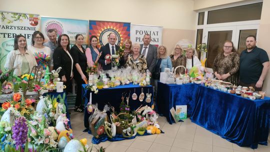 Stroiki, bombki i dekoracje. Kolejna edycja Kiermaszu Wielkanocnego w Płońsku