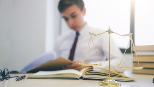 Studia i praca jednocześnie - na co zwrócić uwagę przed wyborem trybu nauki?