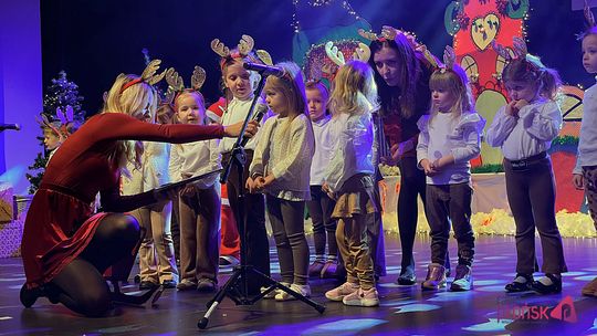 Świąteczna magia najmłodszych – Mali Giganci na scenie Świąteczna magia najmłodszych – Mali Giganci na scenie