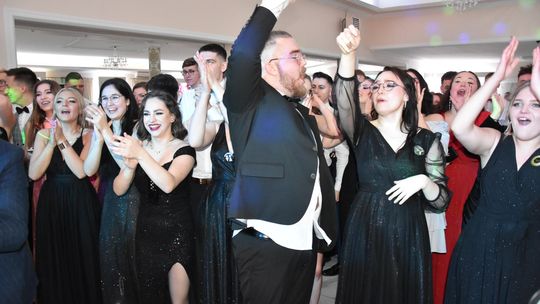 To był piękny bal. Teraz już tylko matura