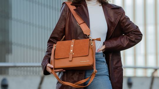 Torebka zamszowa i torebka worek zamsz – stylowe dodatki na każdą okazję