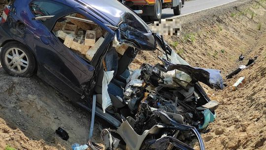 Tragiczny wypadek na krajowej ,,siódemce” pod Glinojeckiem. Dwie ofiary śmiertelne