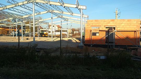 Trwa modernizacja małego targowiska Trwa modernizacja małego targowiska