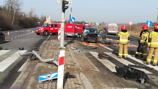 Trzy osoby przetransportowane do szpitala po zderzeniu pojazdów na DK7