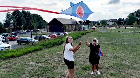 Tworzyli podniebne konstrukcje. Udany Festiwal Latawców pod Ciechanowem