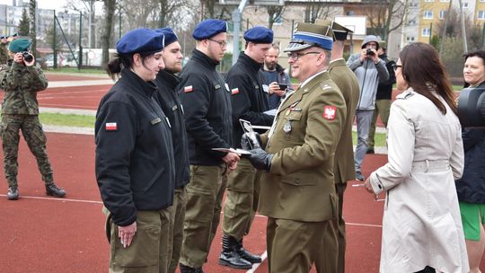 Uczniowie klas mundurowych odebrali certyfikaty