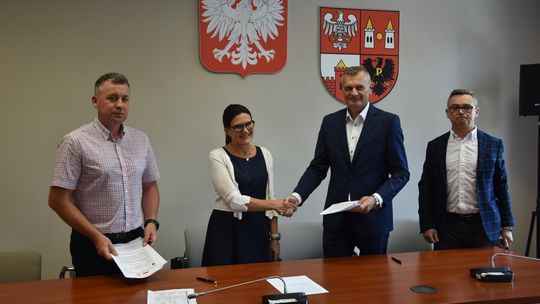 Umowa na zagospodarowanie terenu wokół hali sportowej