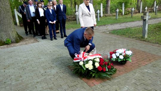 Upamiętnili pomordowanych w Lesie Ościsłowskim. Naziści podstępem przywieźli tam chorych psychicznie i niepełnosprawnych