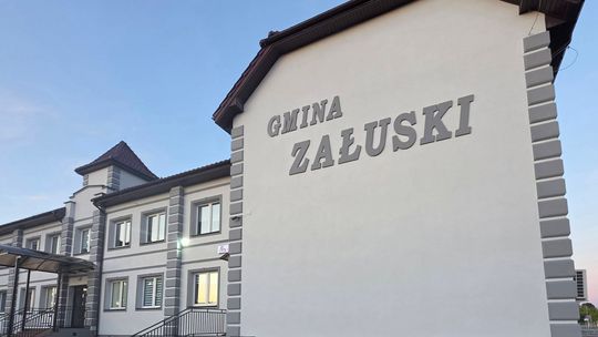 Urząd w Załuskach z nową elewacją. Będzie też zegar i winda dla osób z niepełnosprawnościami