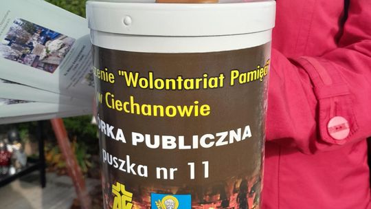 W Ciechanowie trwa piąta kwesta cmentarna. Na co zbierają w tym roku?