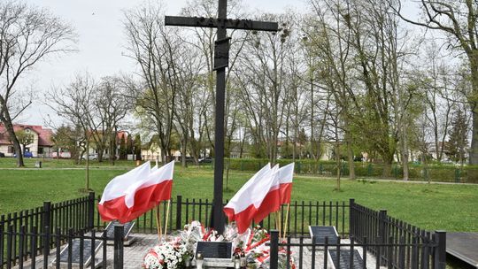 W Płońsku oddano hołd zmarłym w Katyniu i Smoleńsku