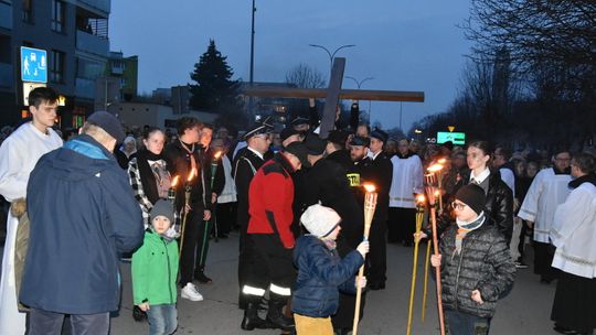 Wierni w nabożeństwie drogi krzyżowej przeszli ulicami Płońska