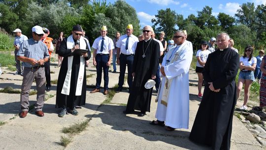 Wisła, łodzie i wspólna modlitwa do Boga