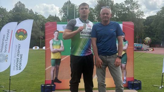 Worek medali płońskich lekkoatletów podczas mistrzostw Polski LZS