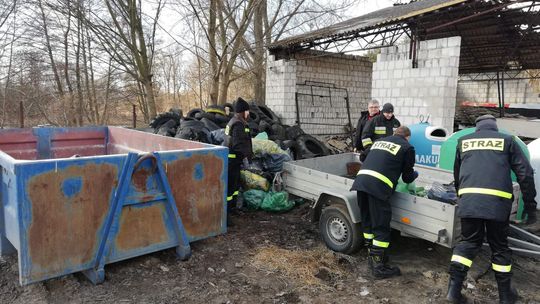 Worki pełne... śmieci. Brawa dla uczestników!