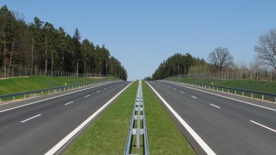 Wracał sobie pieszo do domu...trasą S7. Policja zatrzymała w Glinojecku na ekspresówce 54-latka z pow. płońskiego