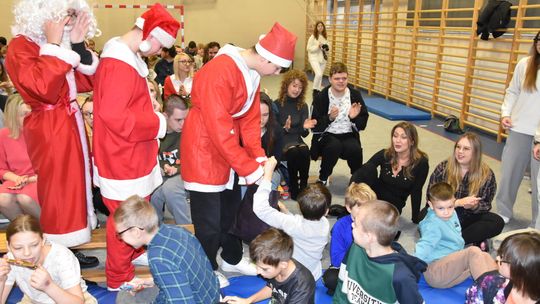 Wspólna mikołajkowa integracja uczniów dwóch płońskich szkół