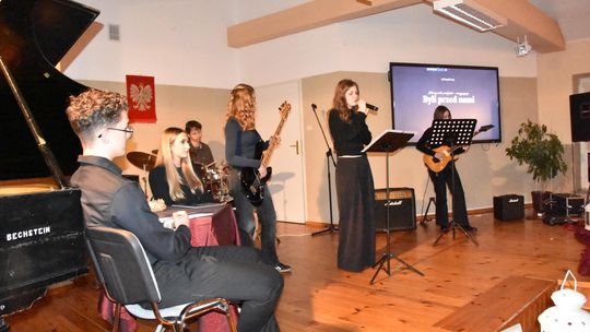 Wspomnienie zmarłych nauczycieli podczas Licealnych Zaduszek Wspomnienie zmarłych nauczycieli podczas Licealnych Zaduszek