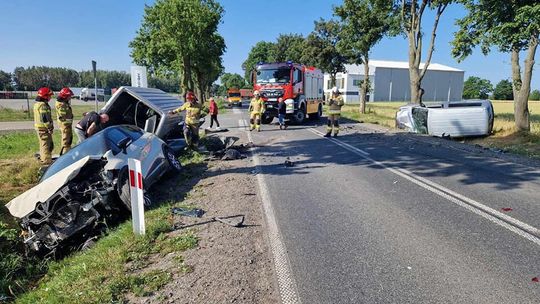 Wypadek pod Ciechanowem. Kobieta przewieziona do szpitala, droga zablokowana