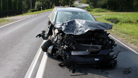 Wypadek w Konopkach. Kobieta poprawiała włosy w trakcie jazdy!