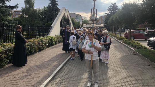 Wyruszyła jubileuszowa piesza pielgrzymka z Płońska do Sierpca zapoczątkowana przez ks. R. Jaworskiego