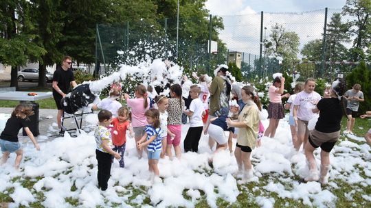 Zabawa pianą i na dmuchańcach czyli Dzień Patrona w Nacpolsku