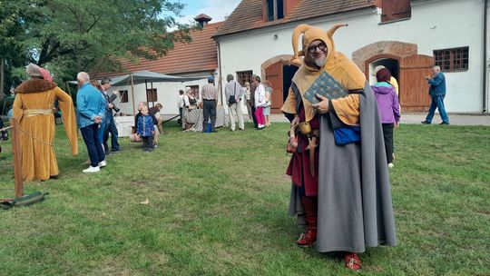 Zajazd Szlachecki w Gołotczyźnie. Pokazy fechtunku, sokolnicze, dawnych tańców i staropolski jarmark