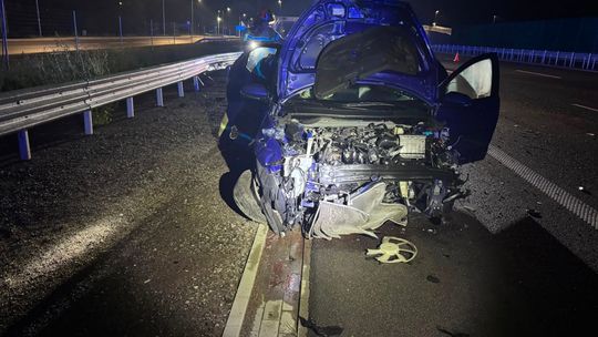 Zamknął oczy na chwilę, obudził po uderzeniu w bariery. Nocne zdarzenie na S7 w Kroczewie