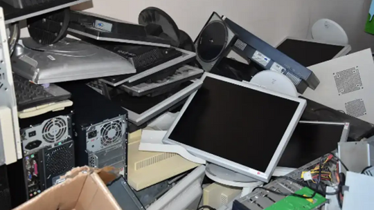 Zbiórka elektrośmieci w budynku SOSW w Płońsku