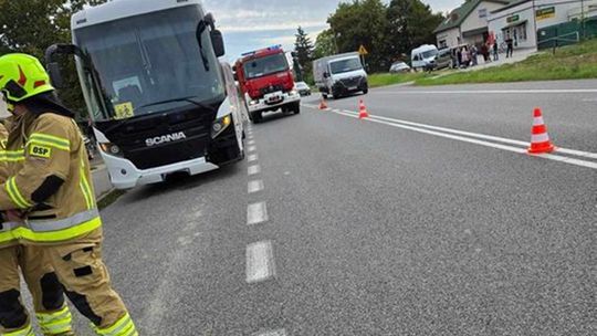 Zderzenie autobusu i busa na krajówce w Dzierzążni