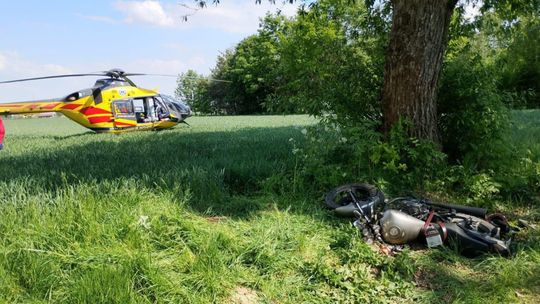 Zderzenie busa z motocyklem w gminie Czerwińsk nad Wisłą. Na miejscu lądowało LPR Zderzenie busa z motocyklem w gminie Czerwińsk nad Wisłą. Na miejscu lądowało LPR