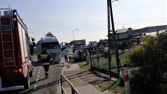 Zderzenie ciężarówki z osobówką w Nacpolsku. Jedna osoba poszkodowana 