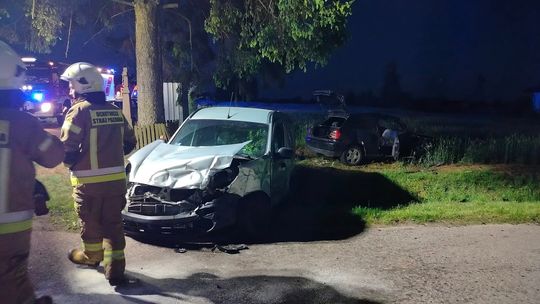 Zderzenie osobówek w gm. Nowe Miasto. Dwie osoby trafiły do szpitala