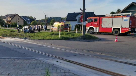Zderzenie osobówki i szynobusu. Nastolatka trafiła do szpitala