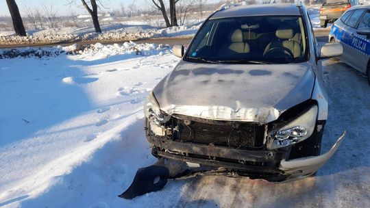 Zderzenie samochodu osobowego z szynobusem na przejeździe kolejowym w Dalanówku