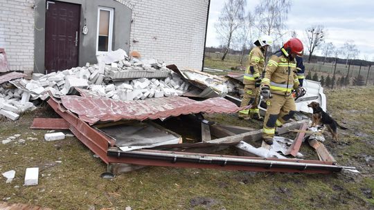 Zerwane dachy i powalone drzewa. Skutki wichury w powiecie płońskim