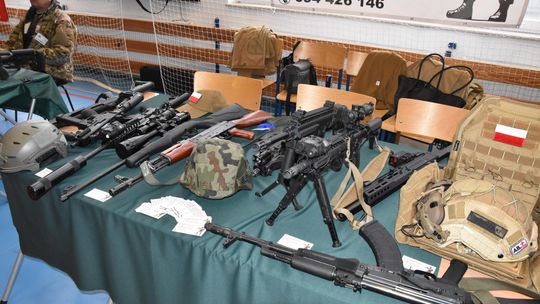 Zlot pasjonatów broni w Płońsku. Drugie takie spotkanie w historii