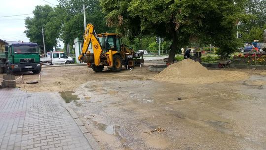 Zmienia się przestrzeń przed wejściem do urzędu