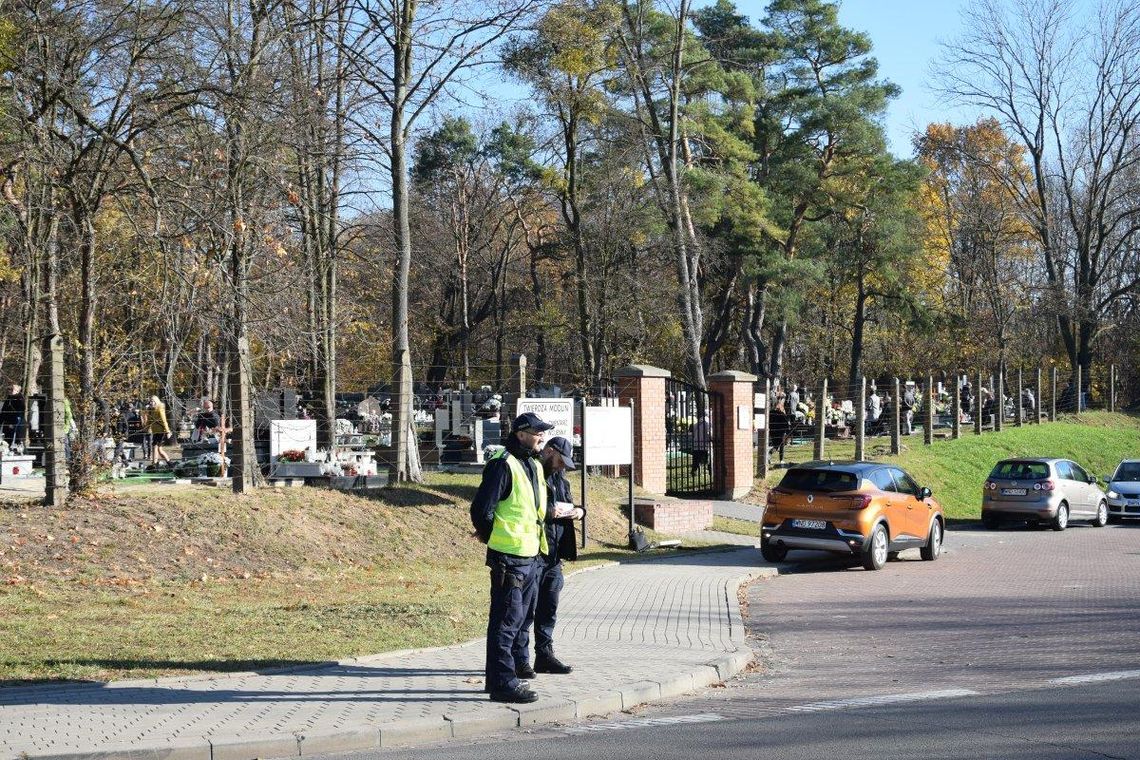 21 stłuczek i 2 wypadki, w tym jeden śmiertelny. Co czwarty kierowca z mandatem