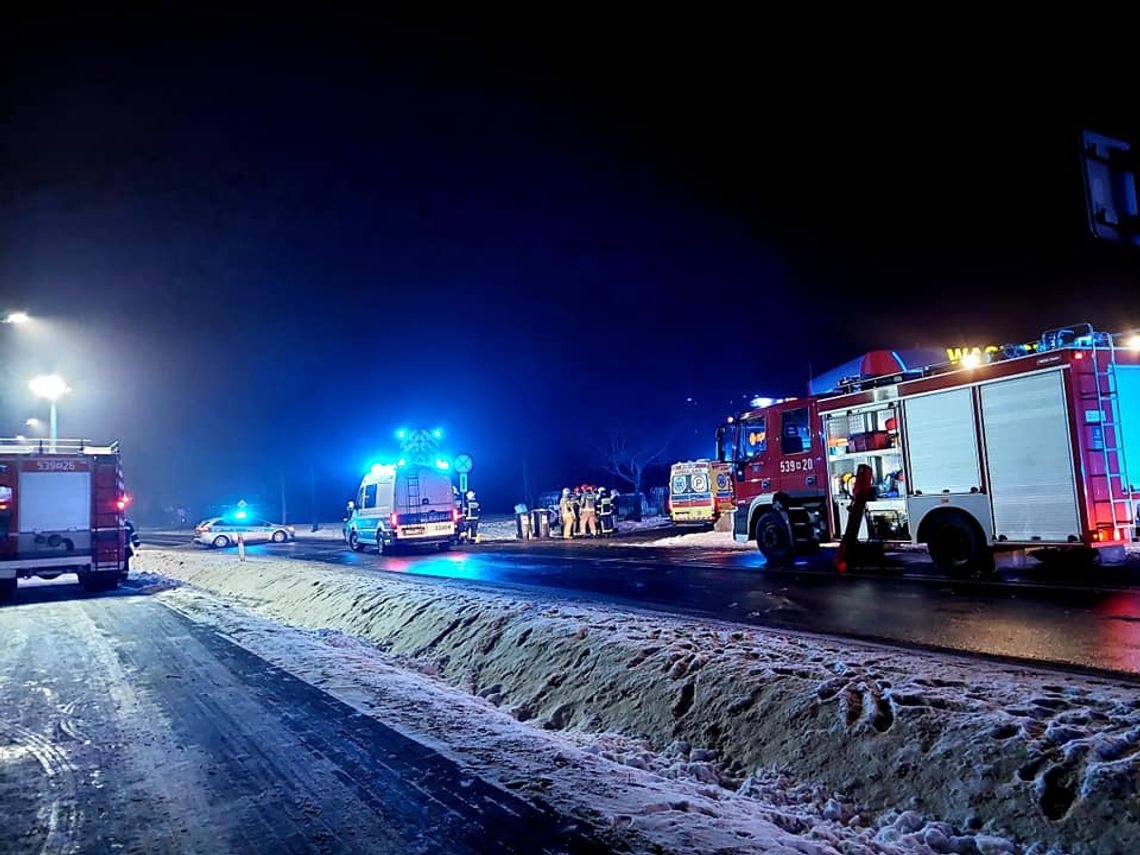 33-latek nie przepuścił jadącej z naprzeciwka osobówki. Wypadek na ul. Płońskiej