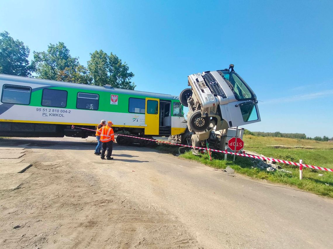 [AKTUALIZACJA] Szynobus uderzył w ciężarówkę. Ponad 20 osób poszkodowanych