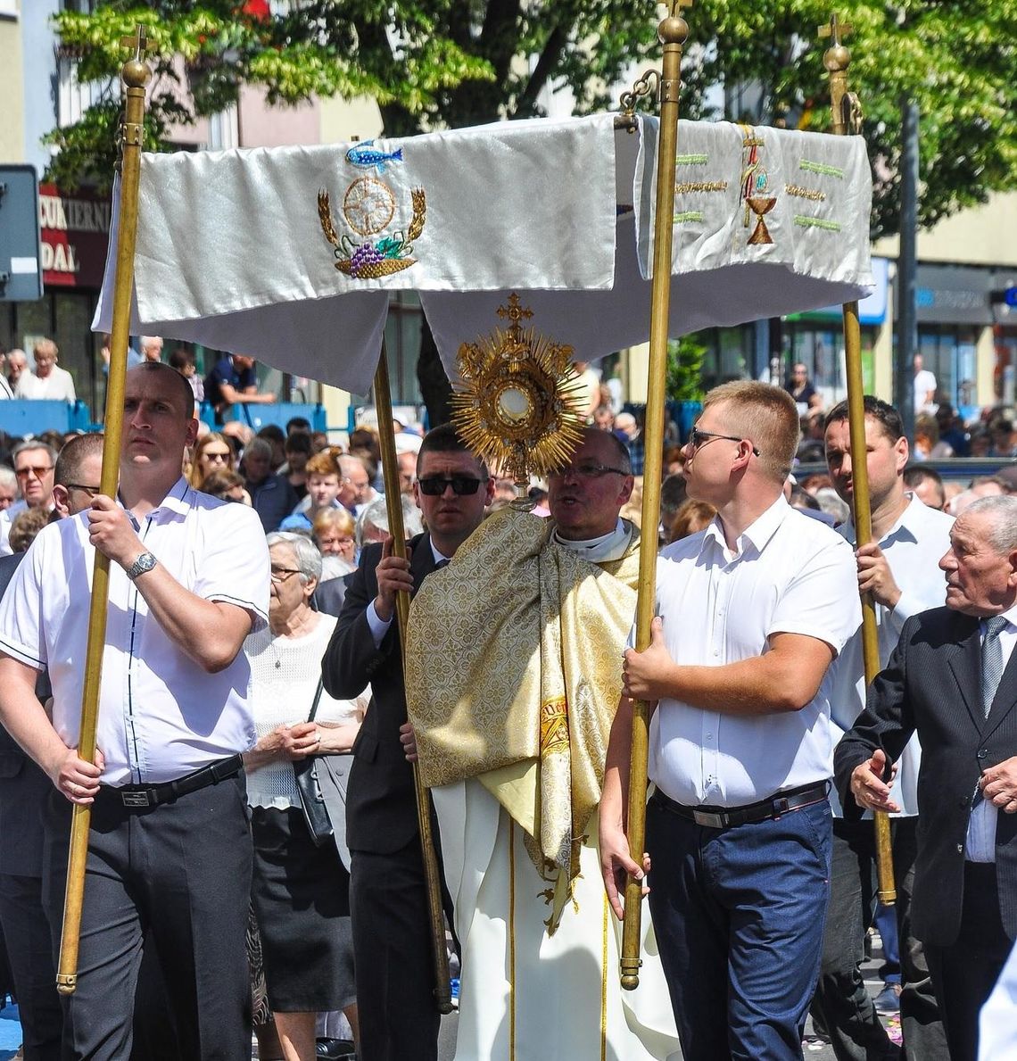 Boże Ciało bez procesji ulicami parafii