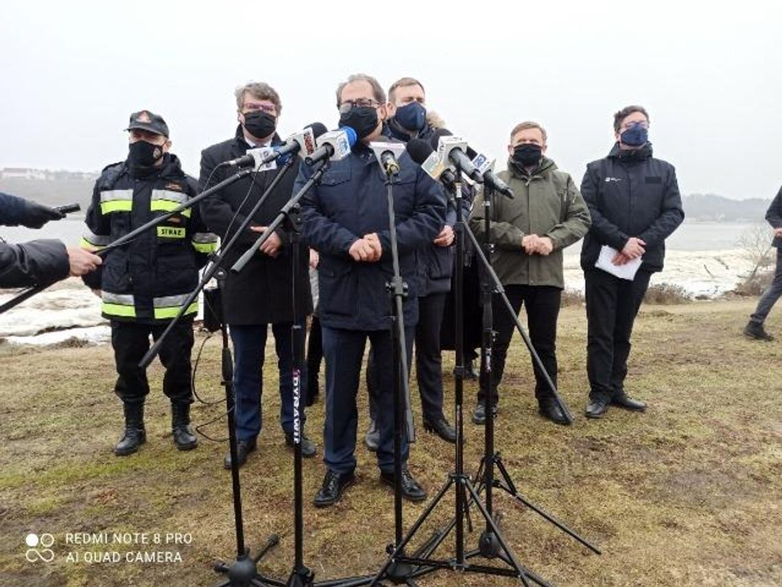 Briefing prasowy nad Wisłą. Lodołamanie zakończone 