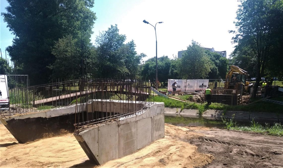 Budowa kładki rowerowej w Płońsku Budowa kładki rowerowej w Płońsku