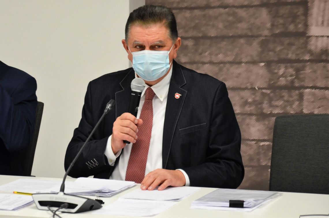 Burmistrz Pietrasik z miesięczną pensją wynoszącą 16 900 zł. Uchwała przyjęta jednogłośnie! Burmistrz Pietrasik z miesięczną pensją wynoszącą 16 900 zł. Uchwała przyjęta jednogłośnie!