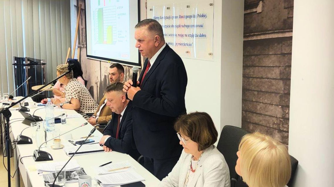 Burmistrz Płońska z absolutorium za wykonanie budżetu Burmistrz Płońska z absolutorium za wykonanie budżetu