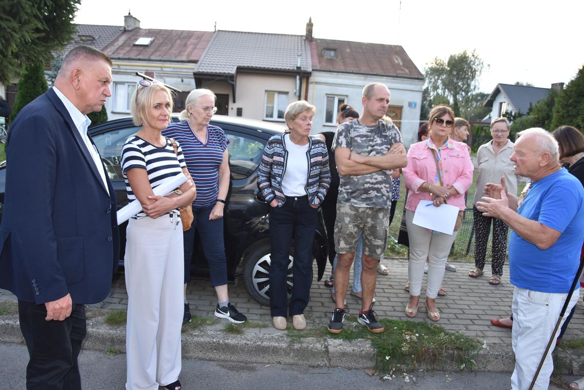 Burzliwe spotkanie z władzami Płońska. Mieszkańcy osiedla Poświętne przeciwko budowie ścieżki rowerowej