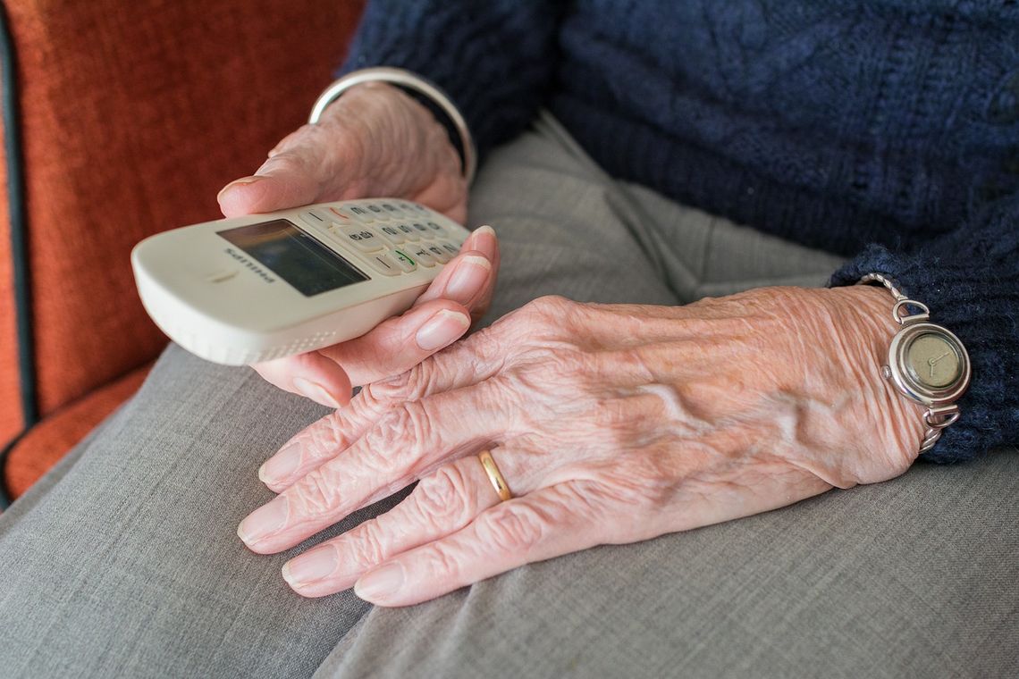 Chciała pomóc córce, straciła 40 tys. zł. Seniorka spod Ciechanowa oszukana metodą „na wypadek”