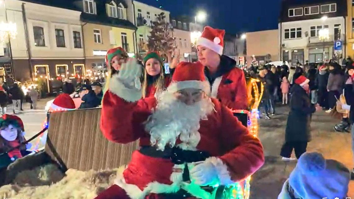 Choinka rozświetliła rynek. Mikołajki pełne atrakcji w Płońsku