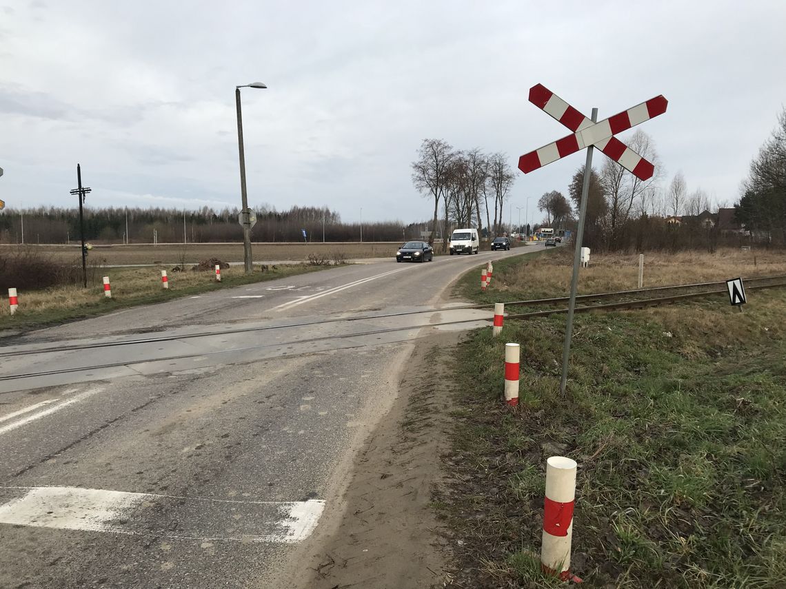 Ciąg pieszo-rowerowy i szlaban nad przejazdem na Młodzieżowej w tym roku